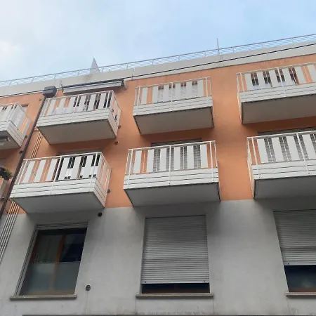 La Casa Di Giacomo Con Parcheggio アパート *